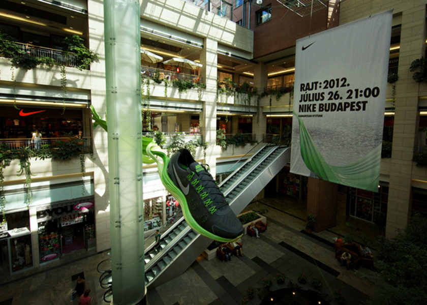 Detalle de la tienda insignia de Nike en Budapest